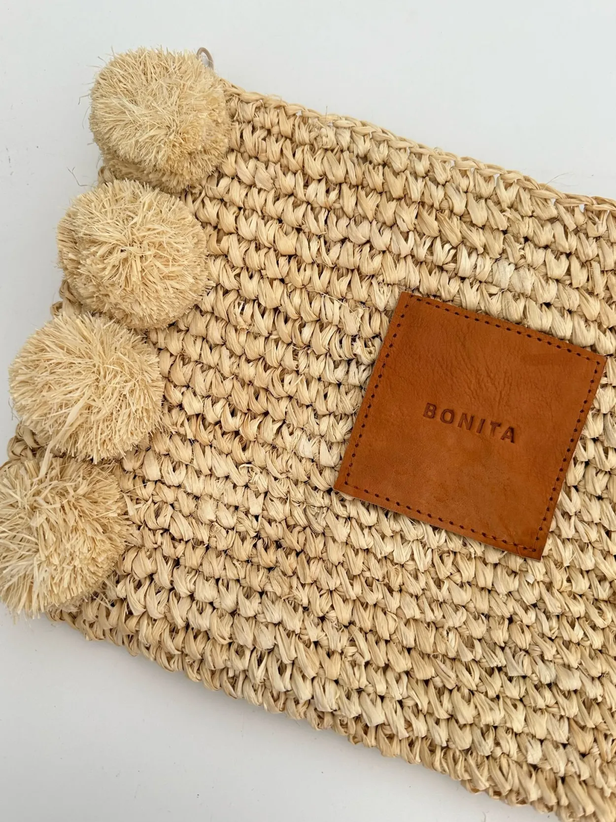 BONITA - Raffia palm clutch