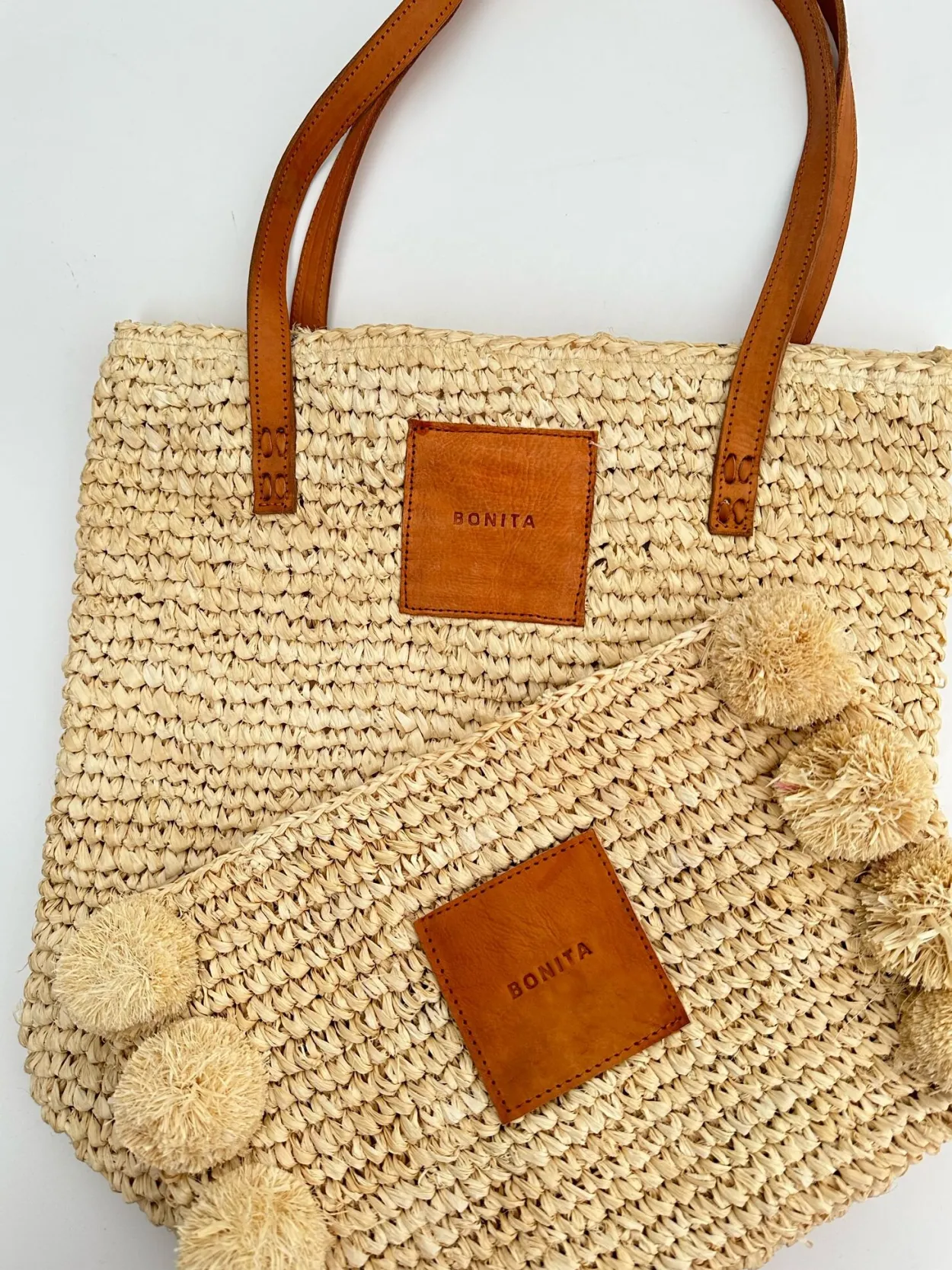 BONITA - Raffia palm clutch