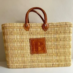 Reed basket with leather letter