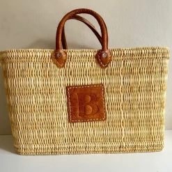 Reed basket with leather letter