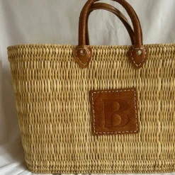 Reed basket with leather letter