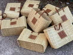 Reed basket with leather letter