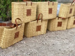 Reed basket with leather letter