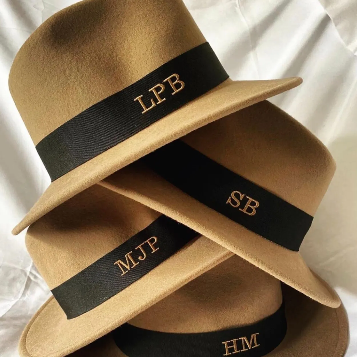 The Classic Wool fedora - Camel with black