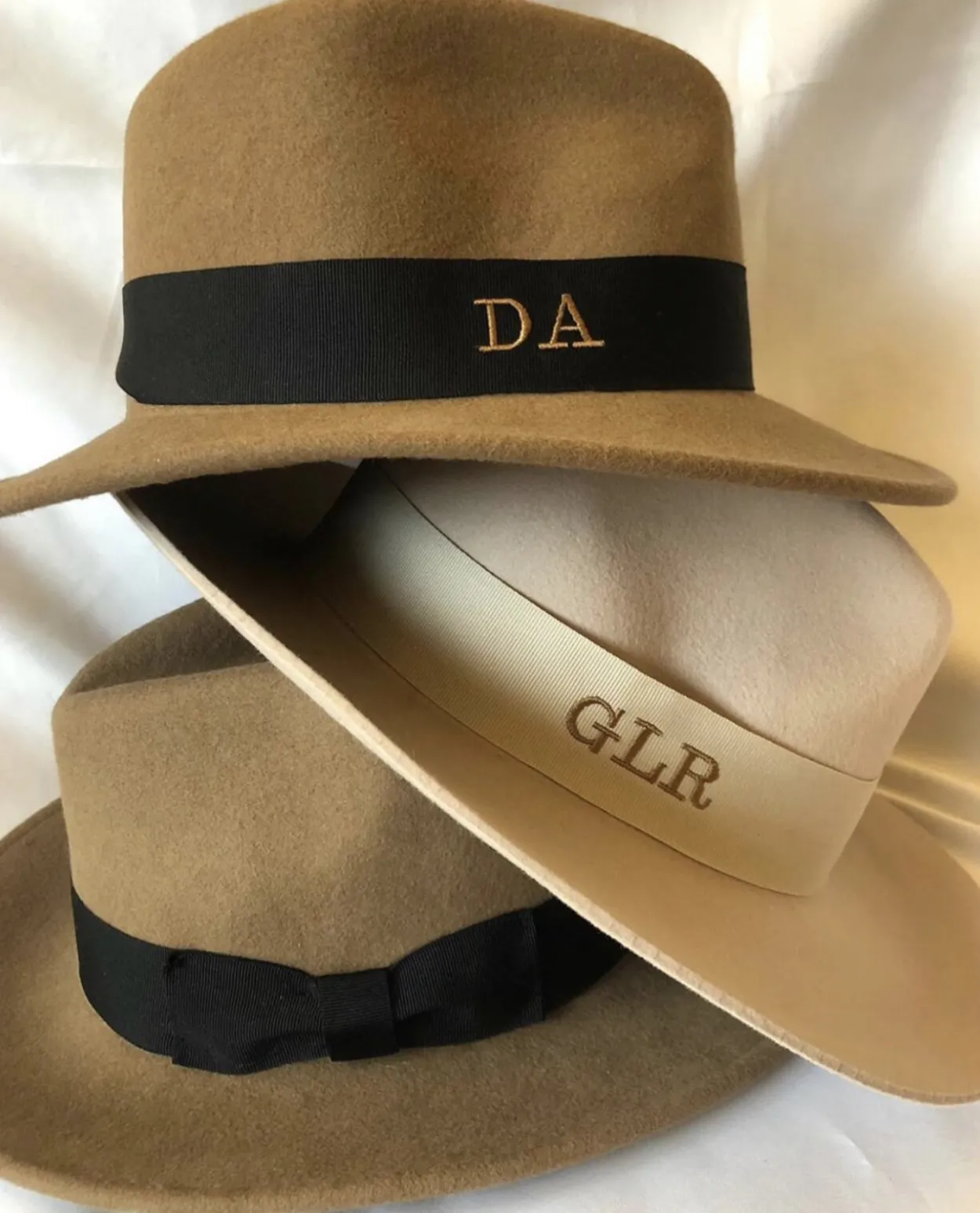 The Classic Wool fedora - Camel with black