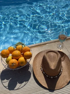 The cowboy hat with shell band