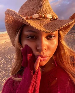 The cowboy hat with shell band