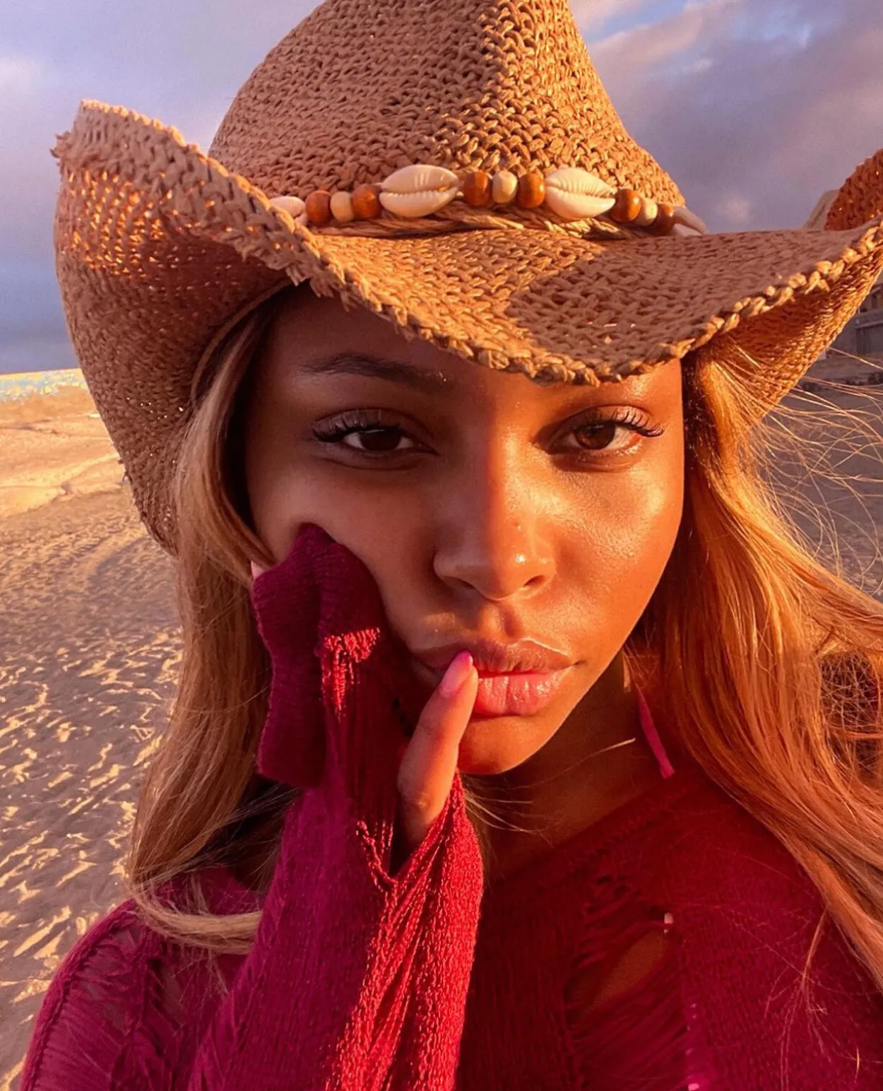 The cowboy hat with shell band