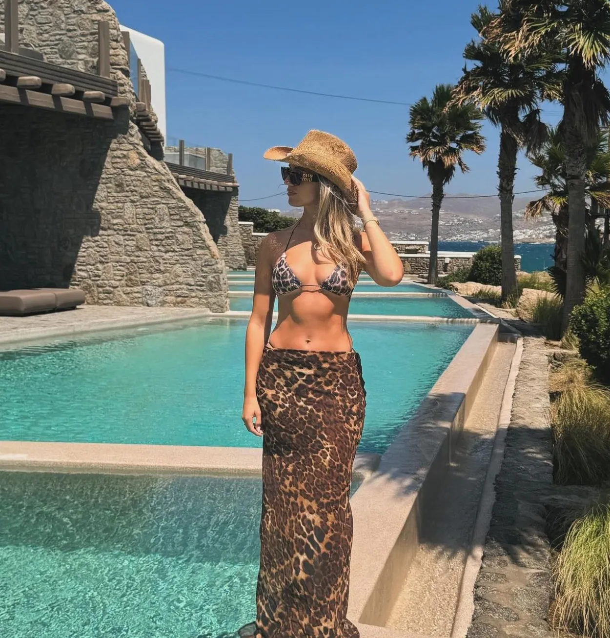 The cowboy hat with shell band