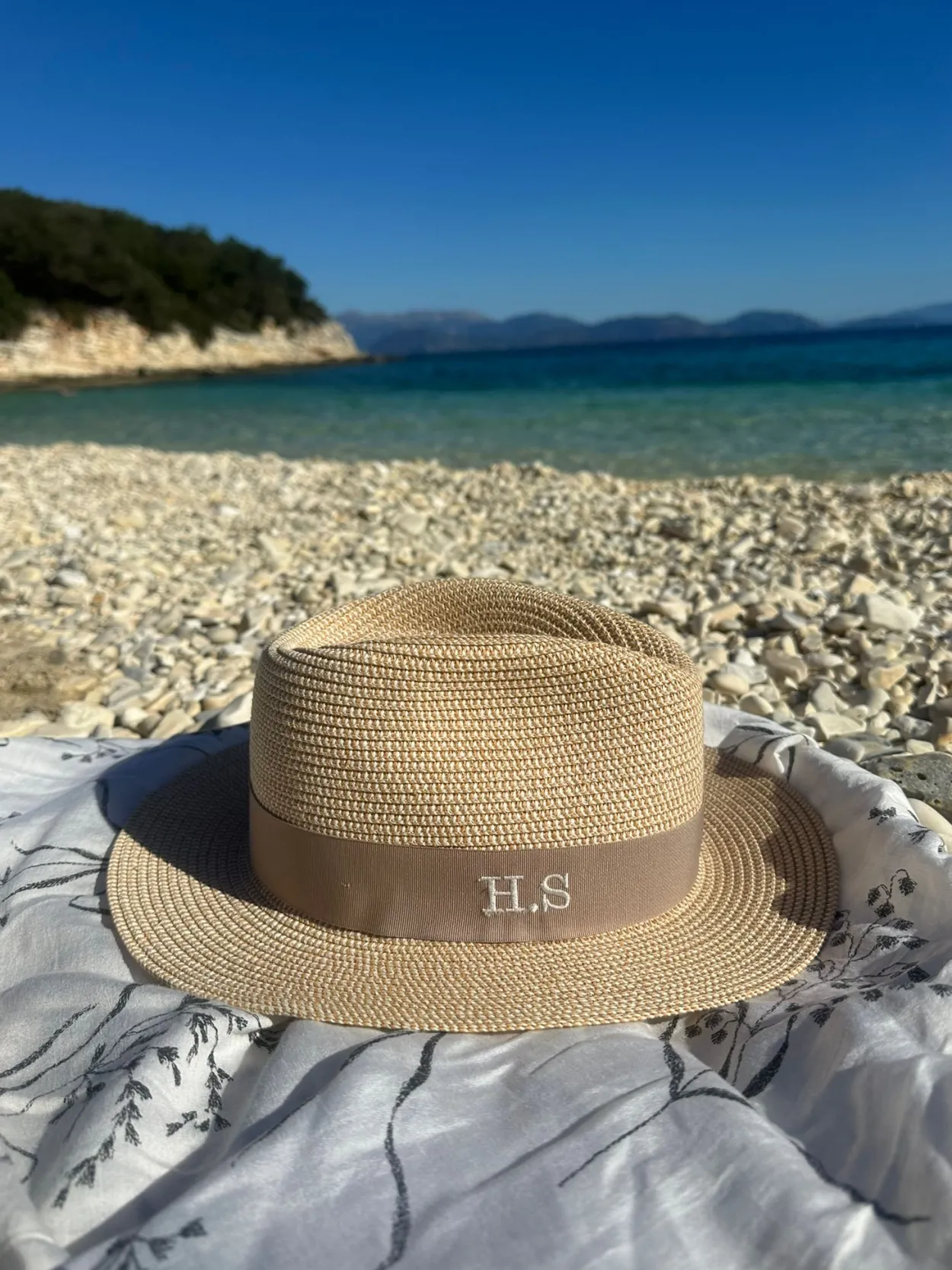 The Men's Classic Fedora - Cream with Taupe Band