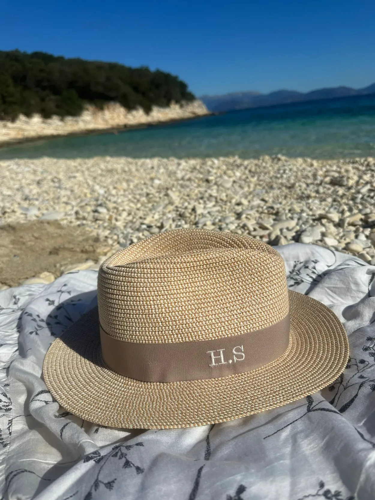 The Men's Classic Fedora - Cream with Taupe Band