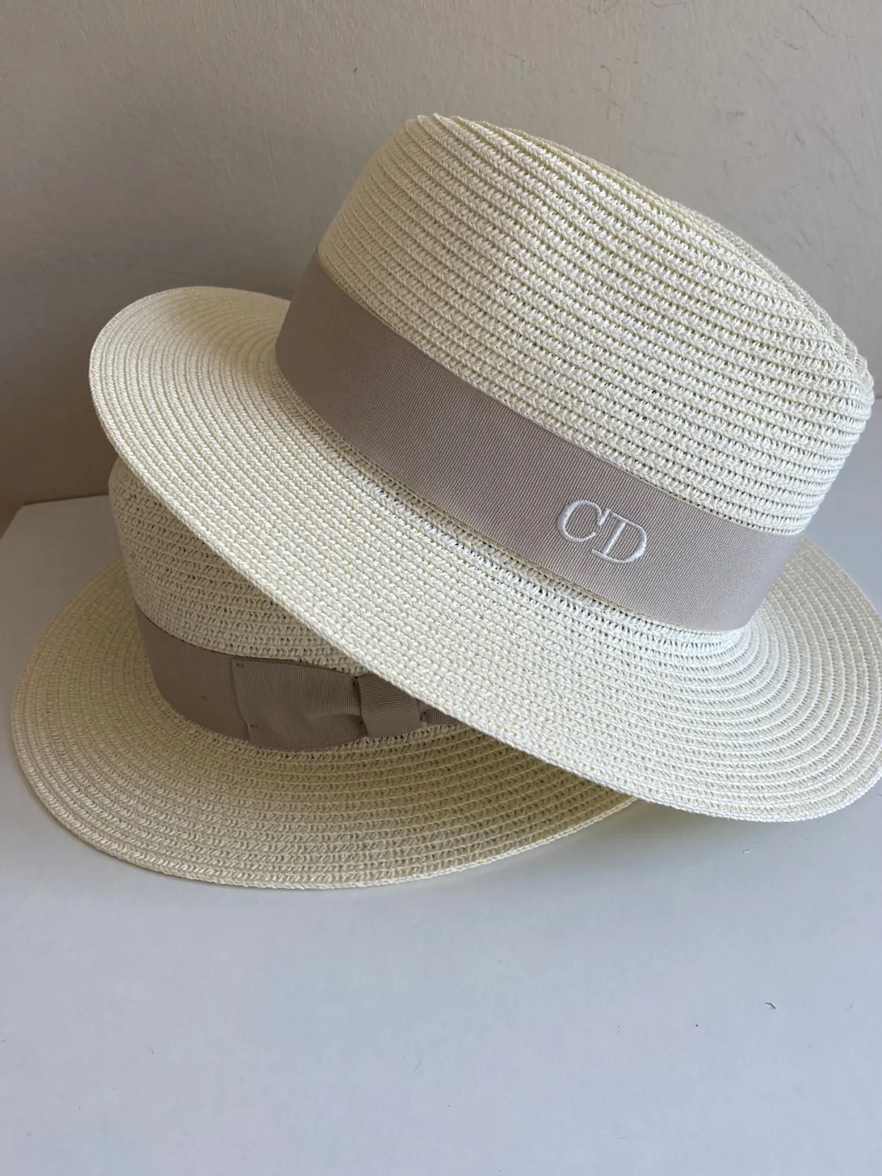 The Men's Classic Fedora - Cream with Taupe Band